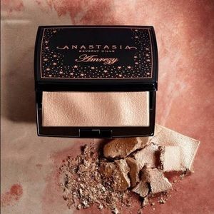 Anastasia Beverly Hills Amrezy highlighter illumin